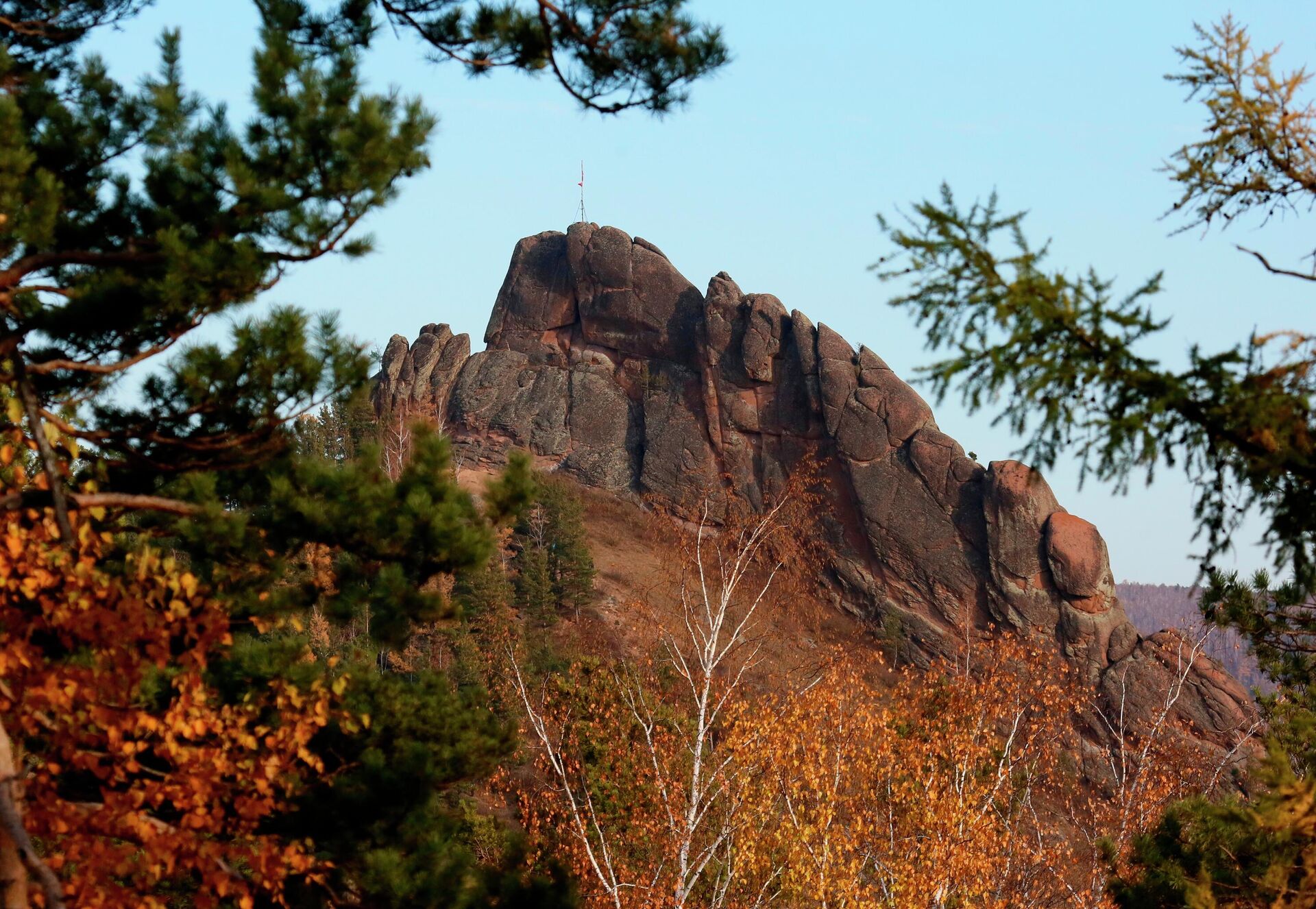 Сиенитовая порода Такмак на территории государственного природного заповедника 